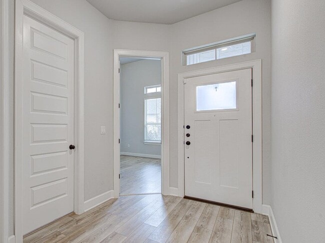 Building Photo - 2903 Sebring Cir