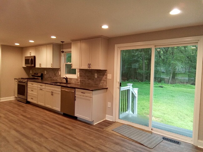 Foto del edificio - 3 Bedroom - 2 Bath Rancher on Two Acres