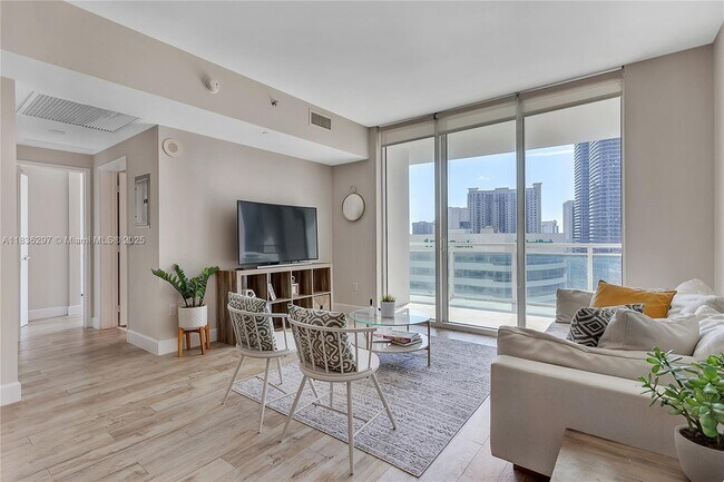 Foto del edificio - 950 Brickell Bay Dr