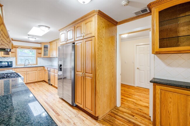 Foto del edificio - 4025 Silverwood Dr