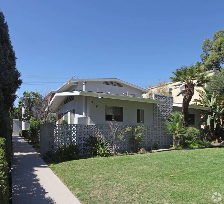 Foto del edificio - 709 E Magnolia Blvd