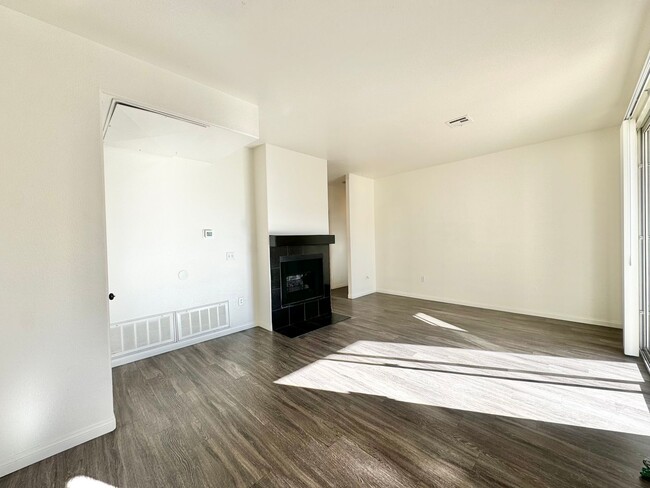 Foto del edificio - Beautiful 2Bd/2Ba Condo Located in Mira Mesa!