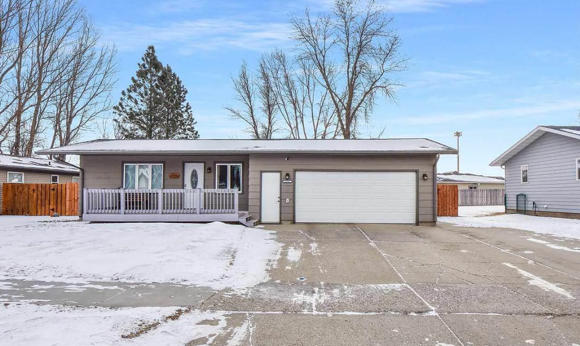 2215 5th Ave SW, Minot, ND 58701 House Rental in Minot, ND