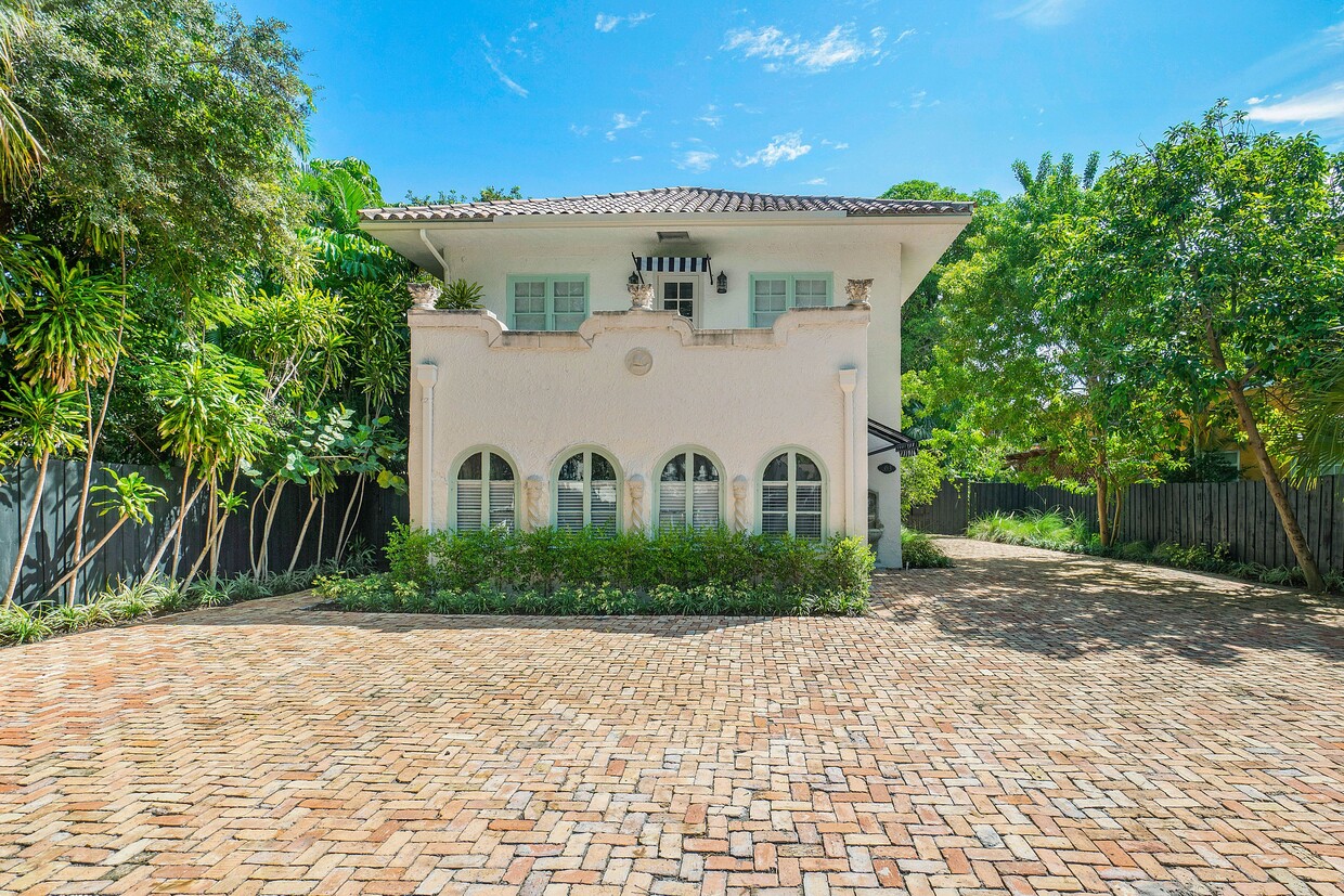 Primary Photo - 333 Marlborough Rd