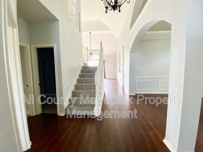 Building Photo - 517 Newport Ct
