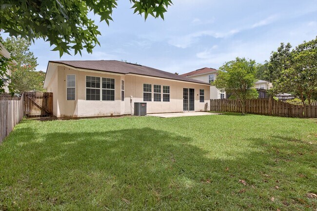 Building Photo - 872 Collinswood Dr W