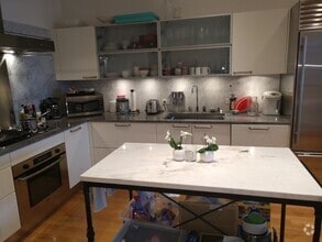 Building Photo - 360 Newbury St