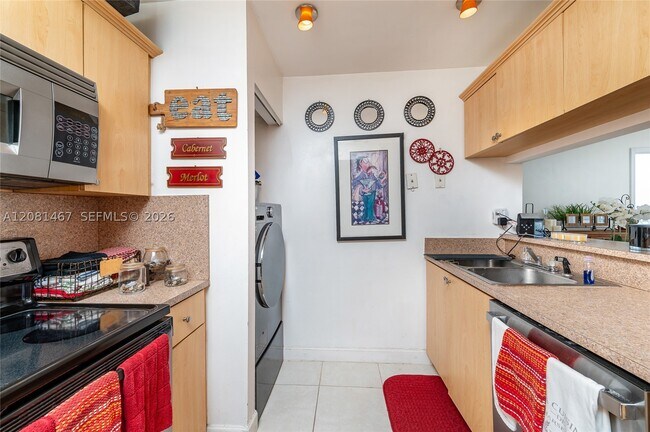 Foto del edificio - 7601 E Treasure Dr