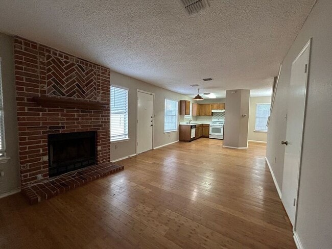 Foto del edificio - 13923 Conner Downs Dr