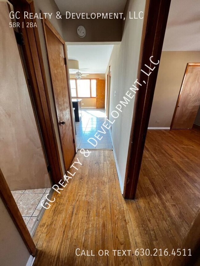 Building Photo - ***5 BDRM / 2 BTH / FINISHED BASEMENT / 2 ...