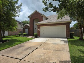 Building Photo - 1820 Branch Hill Dr