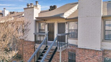 Building Photo - 8750 Park Ln