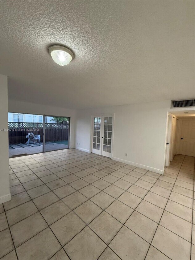 Foto del edificio - 4330 NW 79th Ave