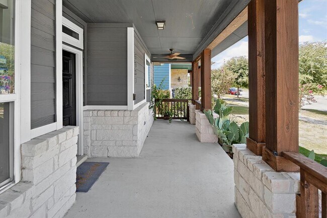Foto del edificio - 8901 Panhandle Dr