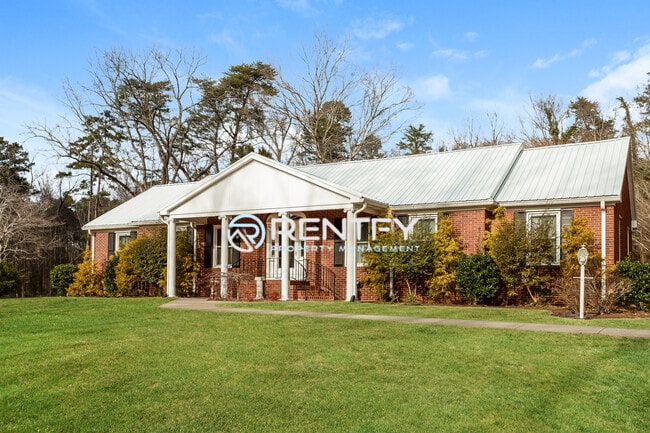 Building Photo - 606 Milford Hills Rd