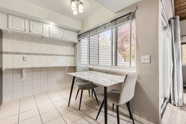 Foto del edificio - 1 Bedroom Condo in Aurora