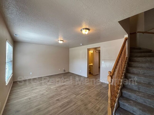 Building Photo - 3155 S Hidden Valley Dr