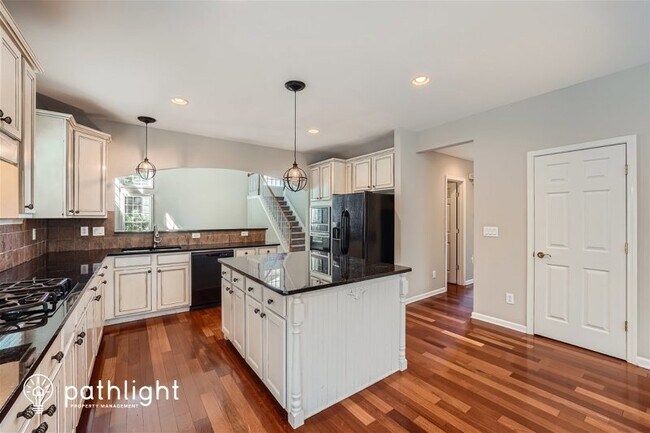 Building Photo - 536 Blue Mountain Rise