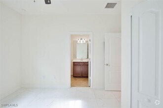 Building Photo - 9215 Shadow Oak Ln