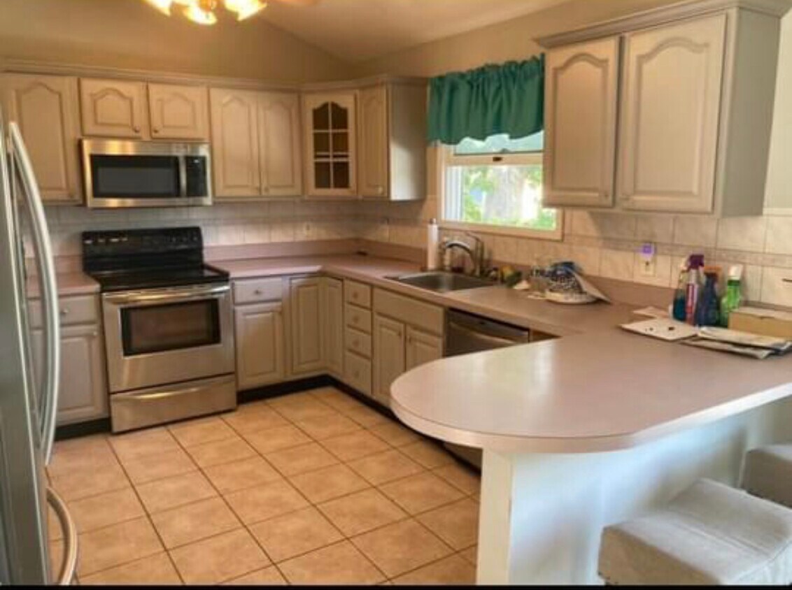 1011 McCall Ave Unit 1011 McCall Ave, Bay Shore, NY 11706 Apartments