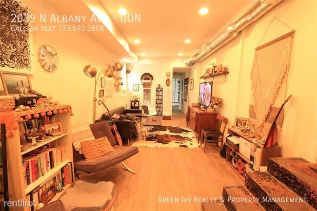 Building Photo - Spacious Garden Unit in Logan Square