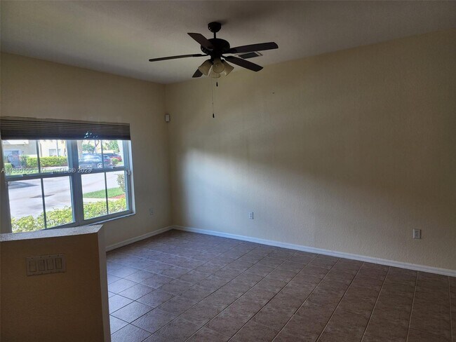 Foto del edificio - 3477 Merrick Ln