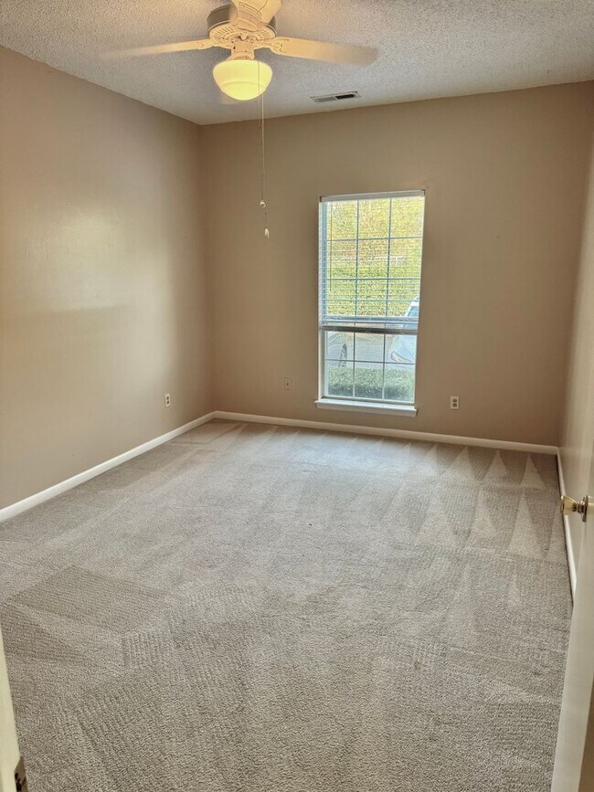 Foto del edificio - Awesome, 2 story, end unit condo right across from Honey Bee Golf Course in Virginia Beach-