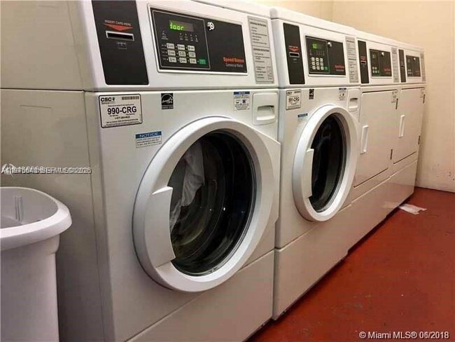 Foto del edificio - 1740 NW N River Dr