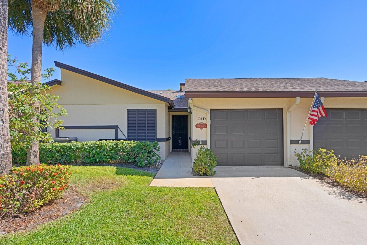 Primary Photo - 21 Ridge Pointe Dr
