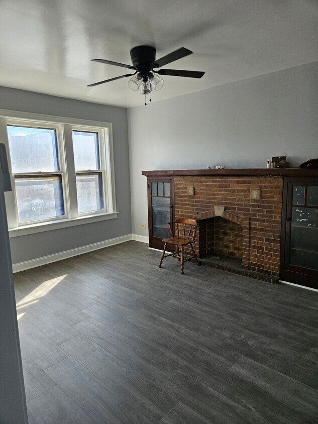 Photo - 1912 E 79th St (Chicago, IL)