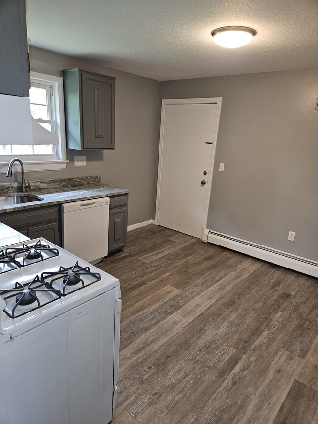 Foto del edificio - 1079 Blue Hills Ave