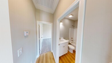 Building Photo - 1052 Moen Lp