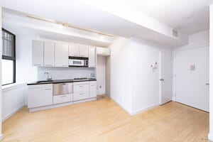 Building Photo - 43 Avenue C Ave