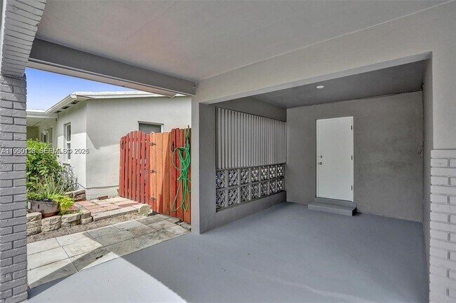 Building Photo - 5408 N Andrews Ave