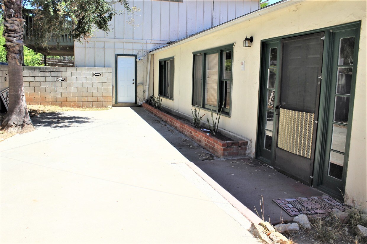 Primary Photo - 1319 E Mission Rd