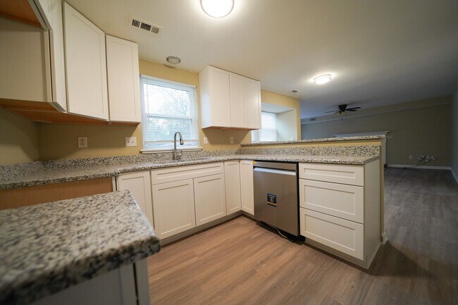 Foto del edificio - Recently Remodelded 2 story 4 bed, 2 1/2 b...