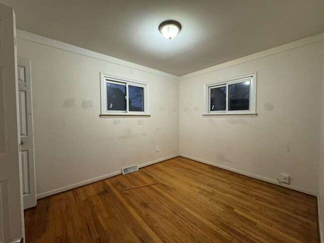 Foto del edificio - 1202 E George Ave