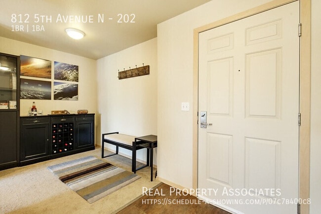 Building Photo - 812 5th Ave N