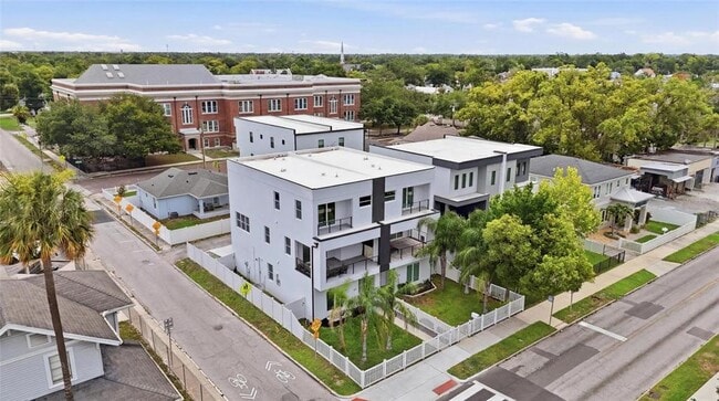 Building Photo - 215 W Columbus Dr