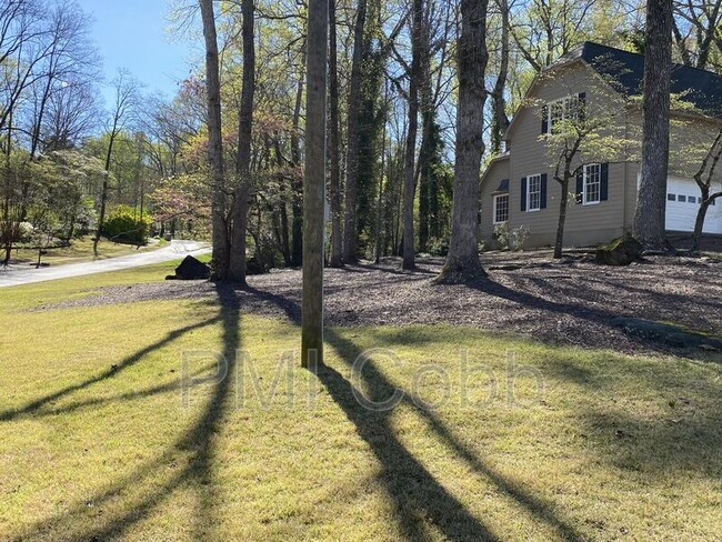 Building Photo - 4756 Forest Glen Ct NE