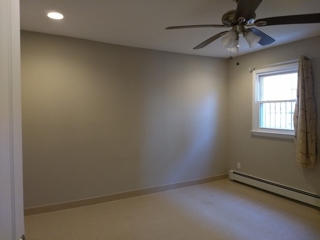 Master Bedroom - 63 Oxford Pl