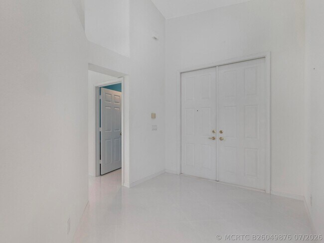 Building Photo - 5279 Brookview Dr
