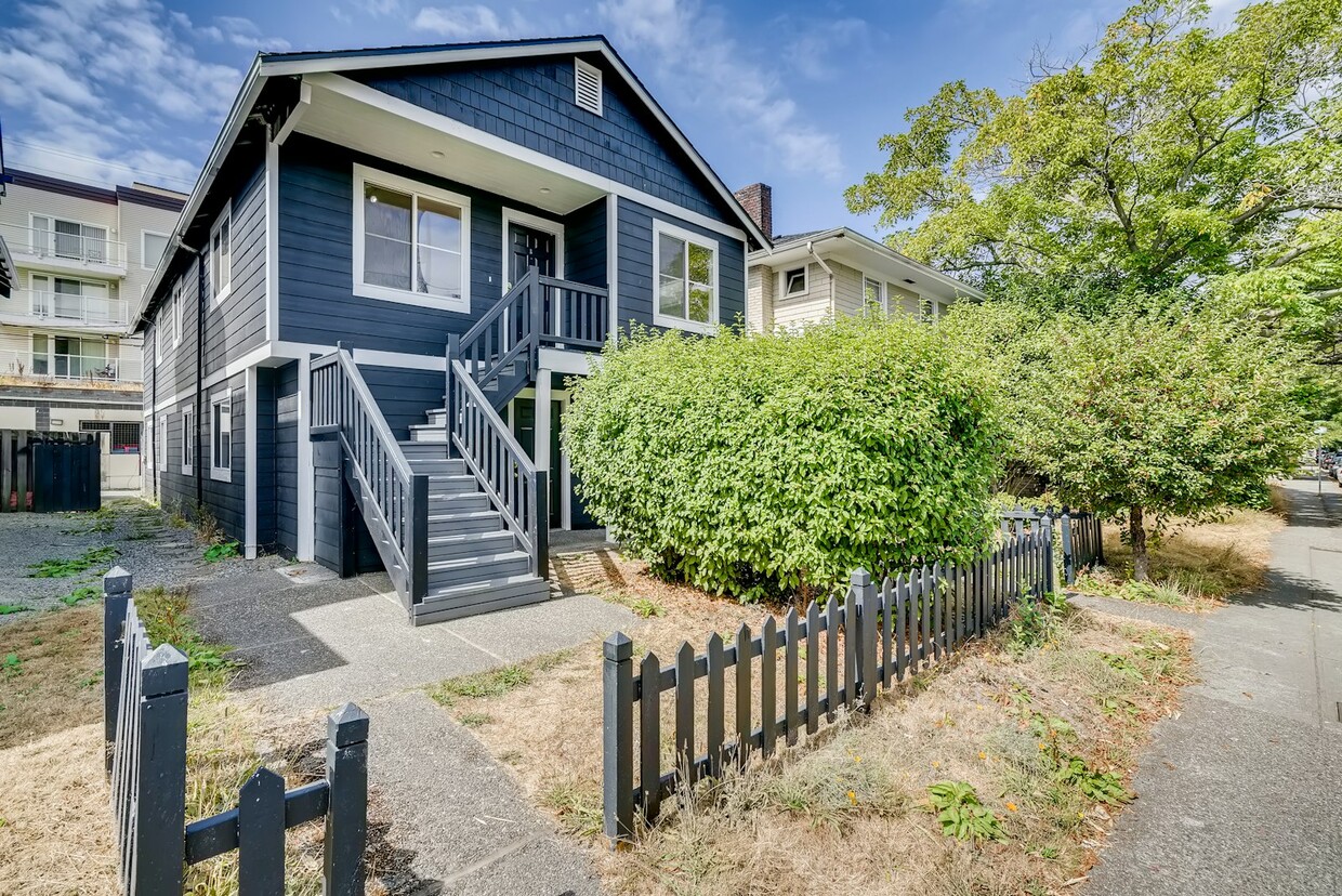 Foto principal - 5205 11th Ave NE