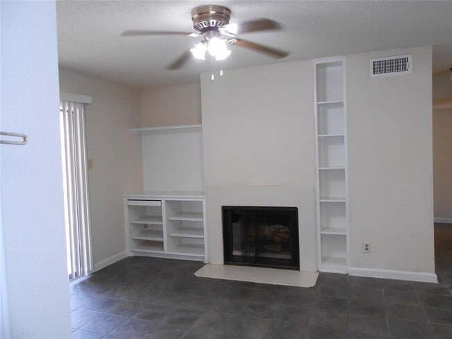 Foto del edificio - 2750 Holly Hall St