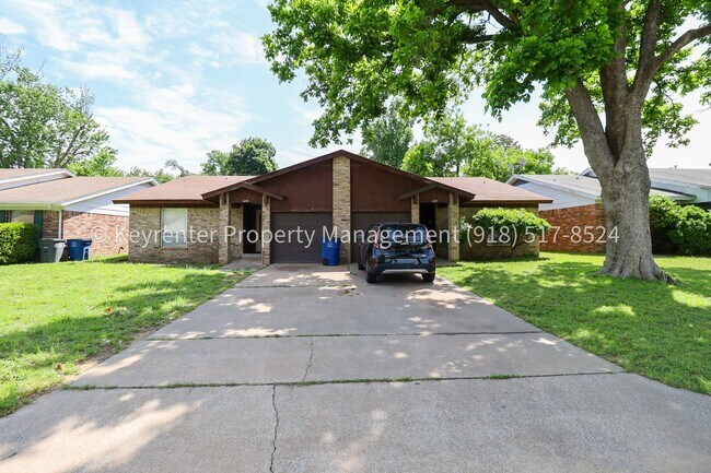 Building Photo - 6135 S Troost Ave