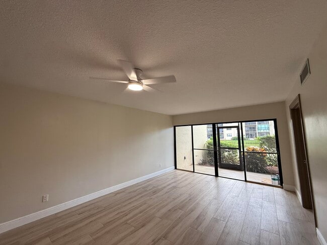 Building Photo - 2050 Oleander Blvd