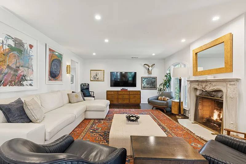 Primary Photo - 2020 Lakeland Dr