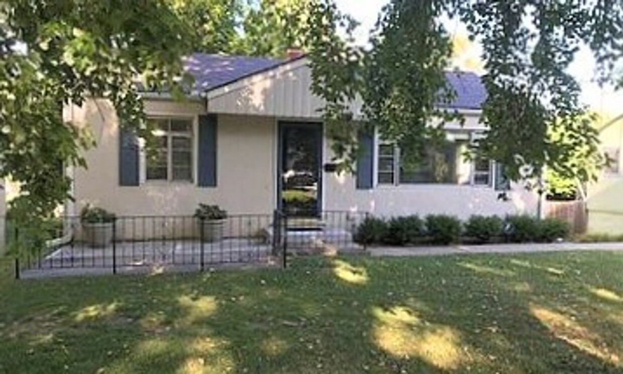 Foto principal - Waldo Gem!! 2 Bed/ 1 Bath Partially Finish...