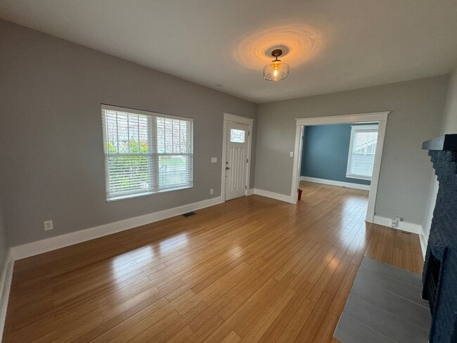 Building Photo - East Nashville renovated 3 bedroom 1 bath with huge screened in porch, private yard and detached ...