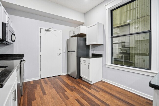 Foto del edificio - 307 W 6th St